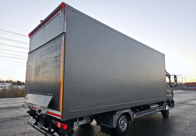 Mercedes-BenzAtego 4x2 Special - Camión caja cerrada: foto 5 Mercedes-BenzAtego 4x2 Special - Camión caja cerrada: foto 5