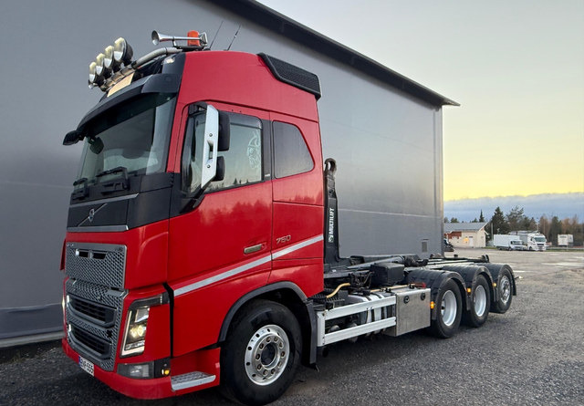 VolvoFH16 750 8X4 - Otros maquinaria: foto 1 VolvoFH16 750 8X4 - Otros maquinaria: foto 1