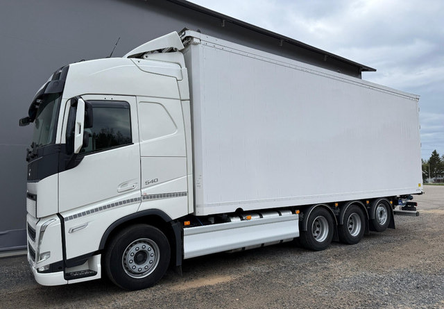 VolvoFH 540 8x4 66m3 - Camión caja cerrada: foto 2 VolvoFH 540 8x4 66m3 - Camión caja cerrada: foto 2