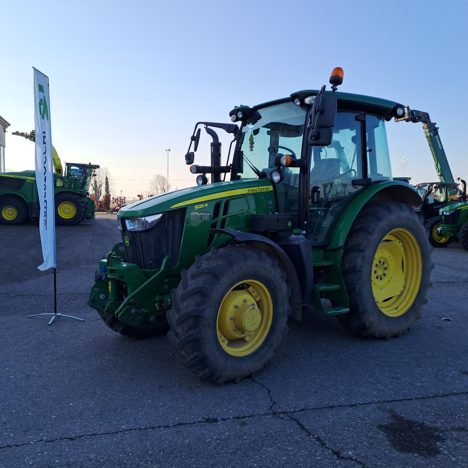 JOHN DEERE 5125R - Tractor: foto 1 JOHN DEERE 5125R - Tractor: foto 1