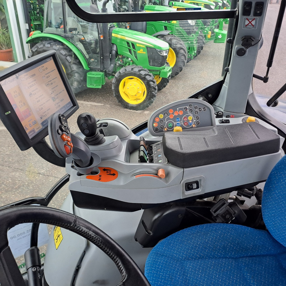 NEW HOLLAND T7.270 BLUEPOWER - Tractor: foto 4 NEW HOLLAND T7.270 BLUEPOWER - Tractor: foto 4
