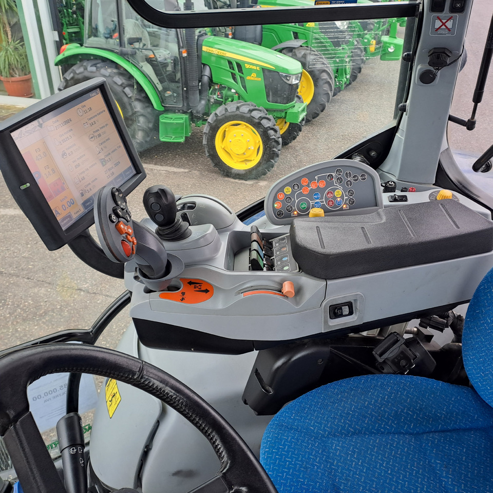 NEW HOLLAND T7.270 BLUEPOWER - Tractor: foto 5 NEW HOLLAND T7.270 BLUEPOWER - Tractor: foto 5