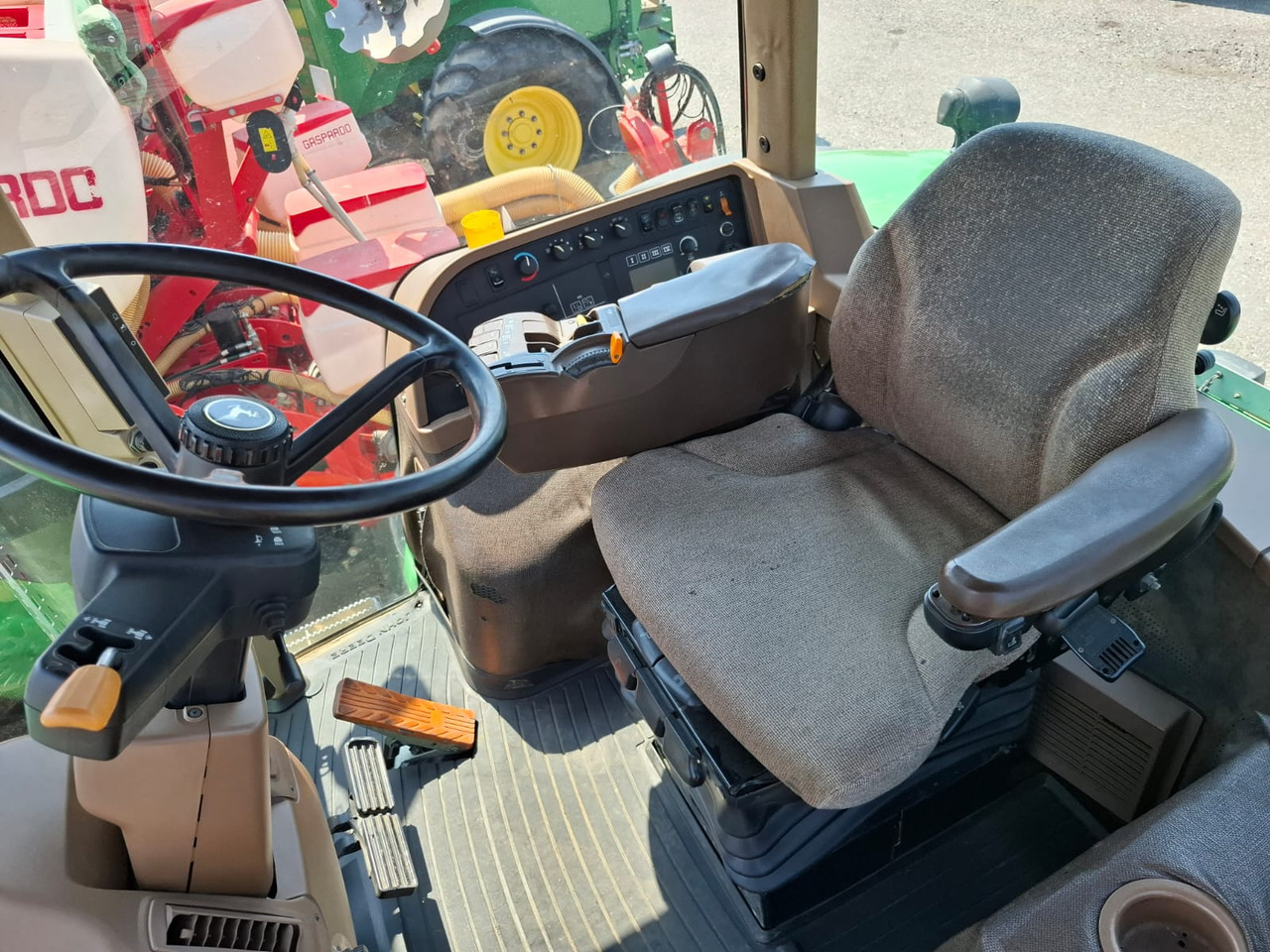 JOHN DEERE 8230 - ASTA AGRIBERTOCCHI - Otros maquinaria: foto 1 JOHN DEERE 8230 - ASTA AGRIBERTOCCHI - Otros maquinaria: foto 1