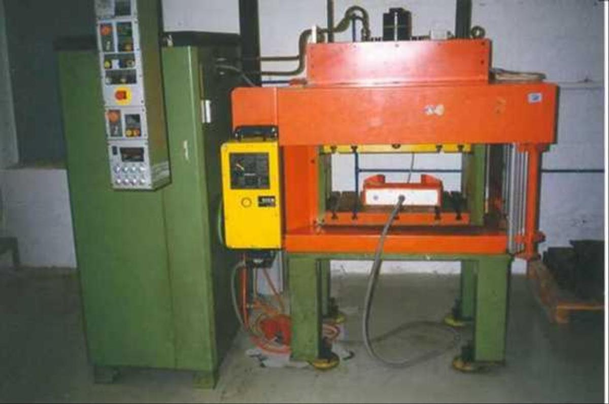 Hydr. Schnelläuferpresse bzw. Stanzautomat WANZKE - Máquina para metal: foto 1 Hydr. Schnelläuferpresse bzw. Stanzautomat WANZKE - Máquina para metal: foto 1