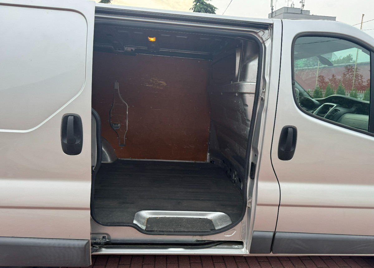 Opel Vivaro L1H1 Blaszak 3 osobowy Klimatyzacja - Furgón: foto 4 Opel Vivaro L1H1 Blaszak 3 osobowy Klimatyzacja - Furgón: foto 4