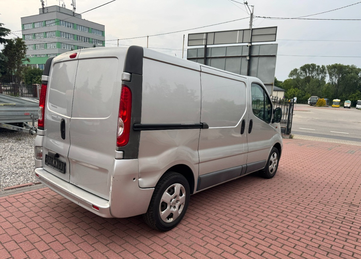 Opel Vivaro L1H1 Blaszak 3 osobowy Klimatyzacja - Furgón: foto 2 Opel Vivaro L1H1 Blaszak 3 osobowy Klimatyzacja - Furgón: foto 2