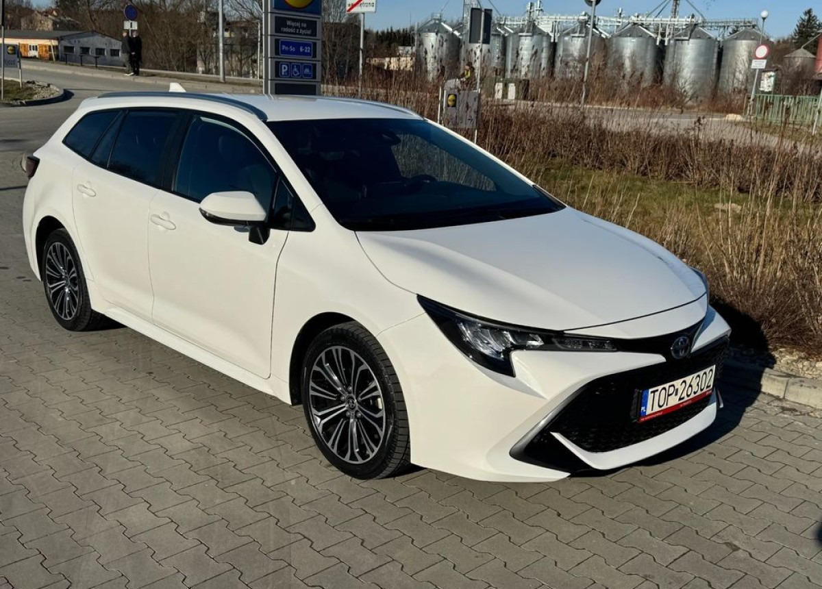 Toyota Corolla 1.8 Hybrid Active Niski przebieg LED FV23 W SUPER STANIE - Coche: foto 1 Toyota Corolla 1.8 Hybrid Active Niski przebieg LED FV23 W SUPER STANIE - Coche: foto 1
