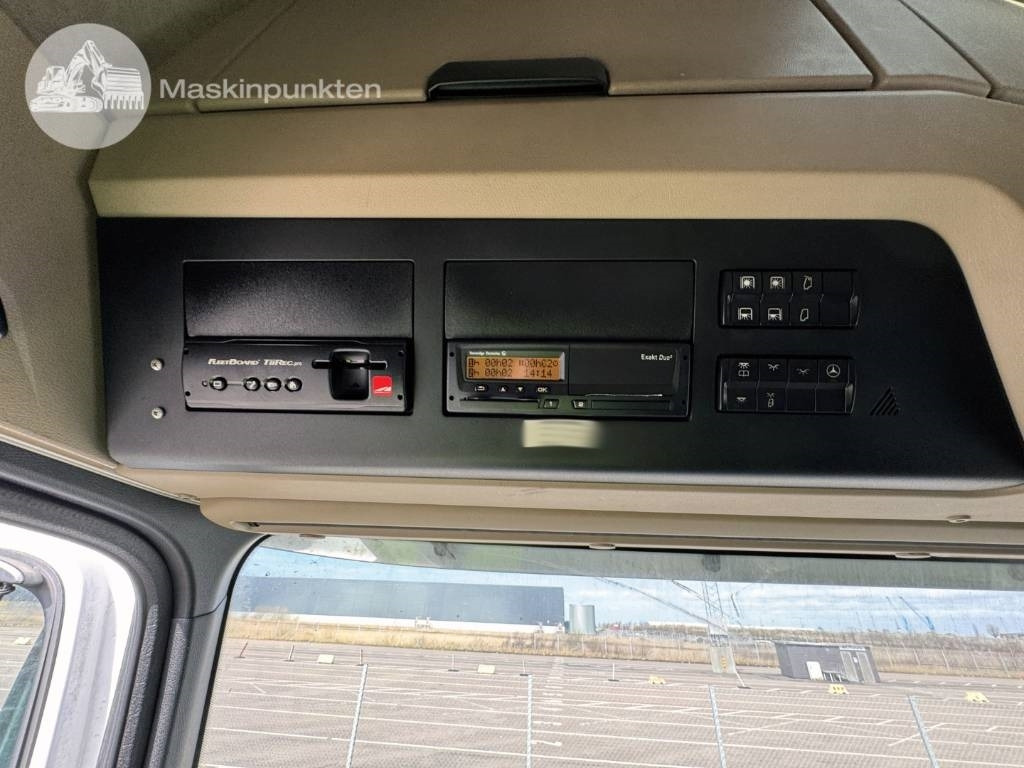 Cabeza tractora Mercedes-Benz Actros 2551: foto 46