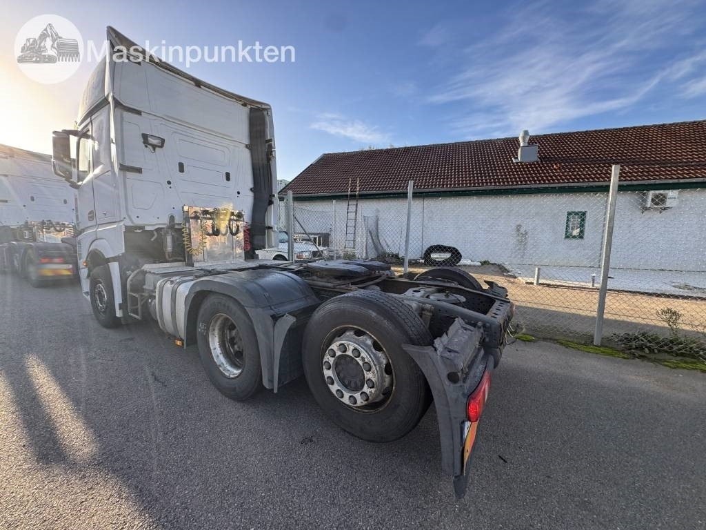 Mercedes-Benz Actros 963-4-C - Cabeza tractora: foto 2 Mercedes-Benz Actros 963-4-C - Cabeza tractora: foto 2