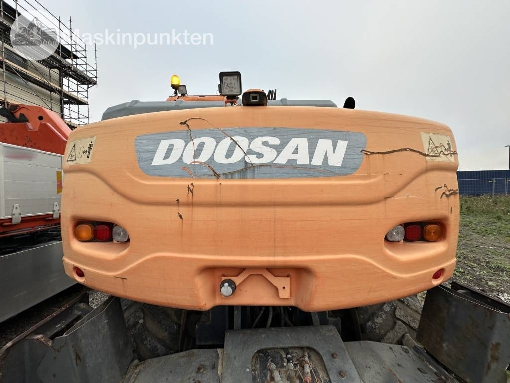 Excavadora de ruedas Doosan DX 140 W med vagn och redskap: foto 34