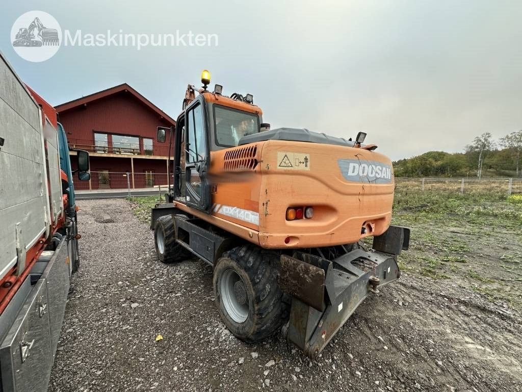 Excavadora de ruedas Doosan DX 140 W med vagn och redskap: foto 6