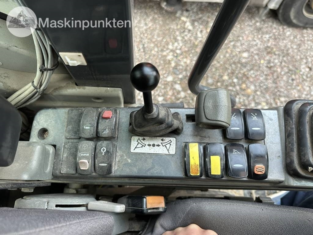 Excavadora de ruedas Doosan DX 140 W med vagn och redskap: foto 25