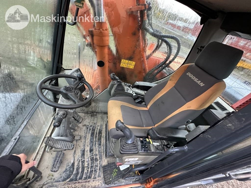 Excavadora de ruedas Doosan DX 140 W med vagn och redskap: foto 11