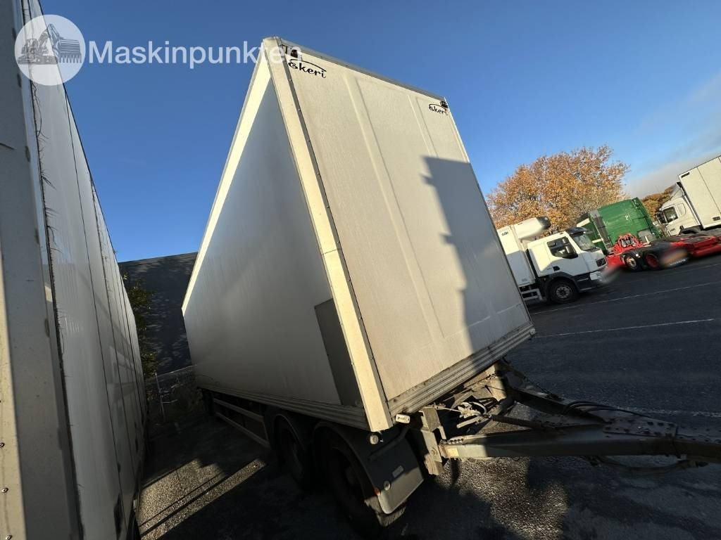 Ekeri L/L-4 Skåpsläp med öppningsbar sida - Remolque caja cerrada: foto 3 Ekeri L/L-4 Skåpsläp med öppningsbar sida - Remolque caja cerrada: foto 3