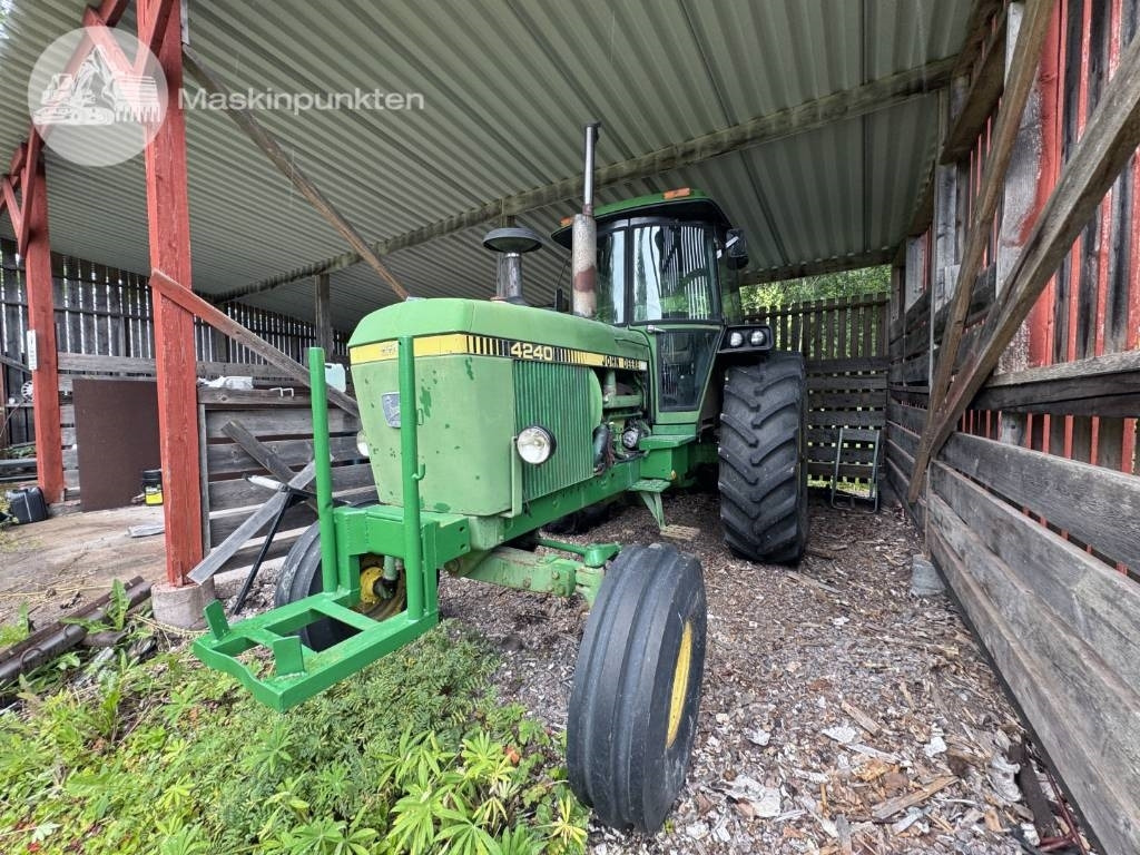 Tractor John Deere 4240 QR: foto 1