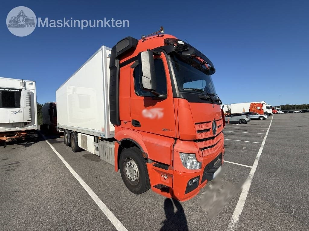 Mercedes-Benz Actros 2551  - Camión frigorífico: foto 3 Mercedes-Benz Actros 2551  - Camión frigorífico: foto 3