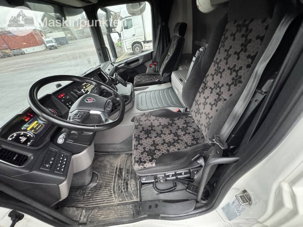 Camión caja cerrada Scania P 250: foto 24