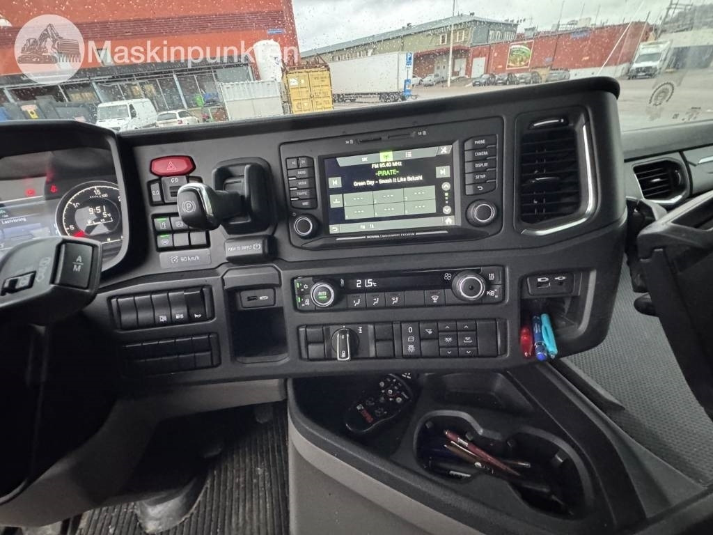 Camión caja cerrada Scania P 250: foto 29