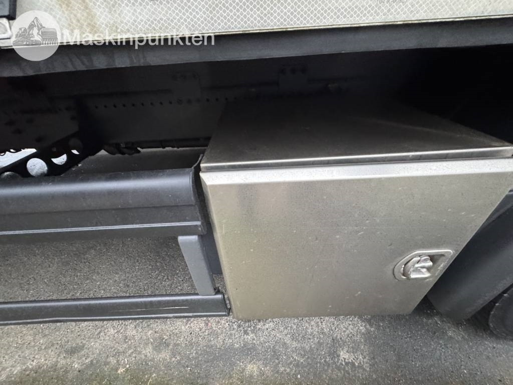 Camión caja cerrada Scania P 250: foto 39