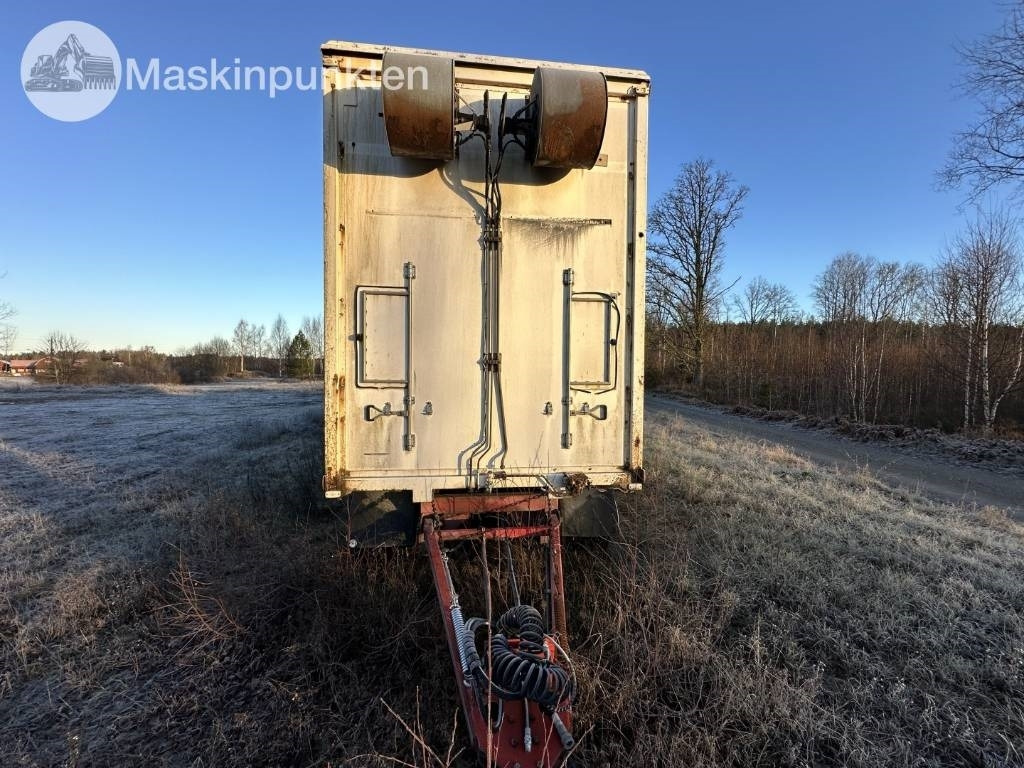 Skåpsläp med hydrauliskt öppningsbar sida - Remolque caja cerrada: foto 2 Skåpsläp med hydrauliskt öppningsbar sida - Remolque caja cerrada: foto 2