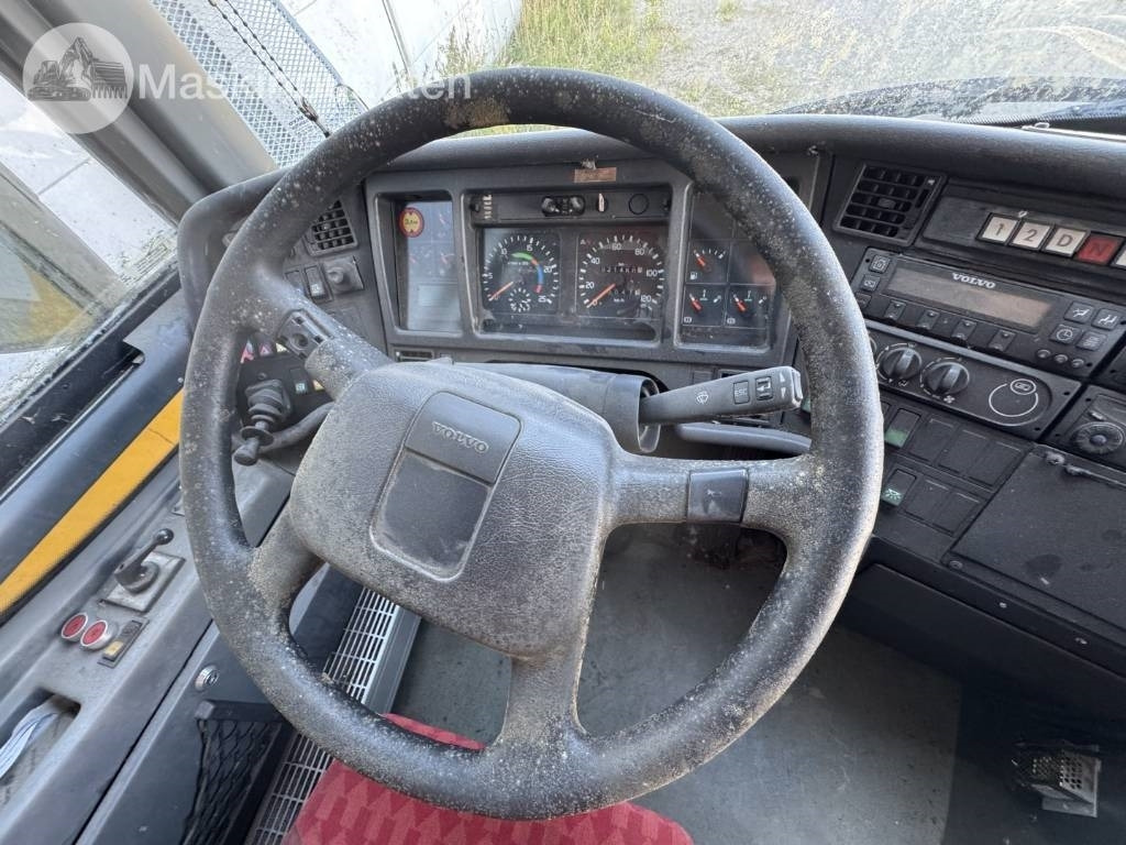 Autobús suburbano Volvo B 12 M: foto 12