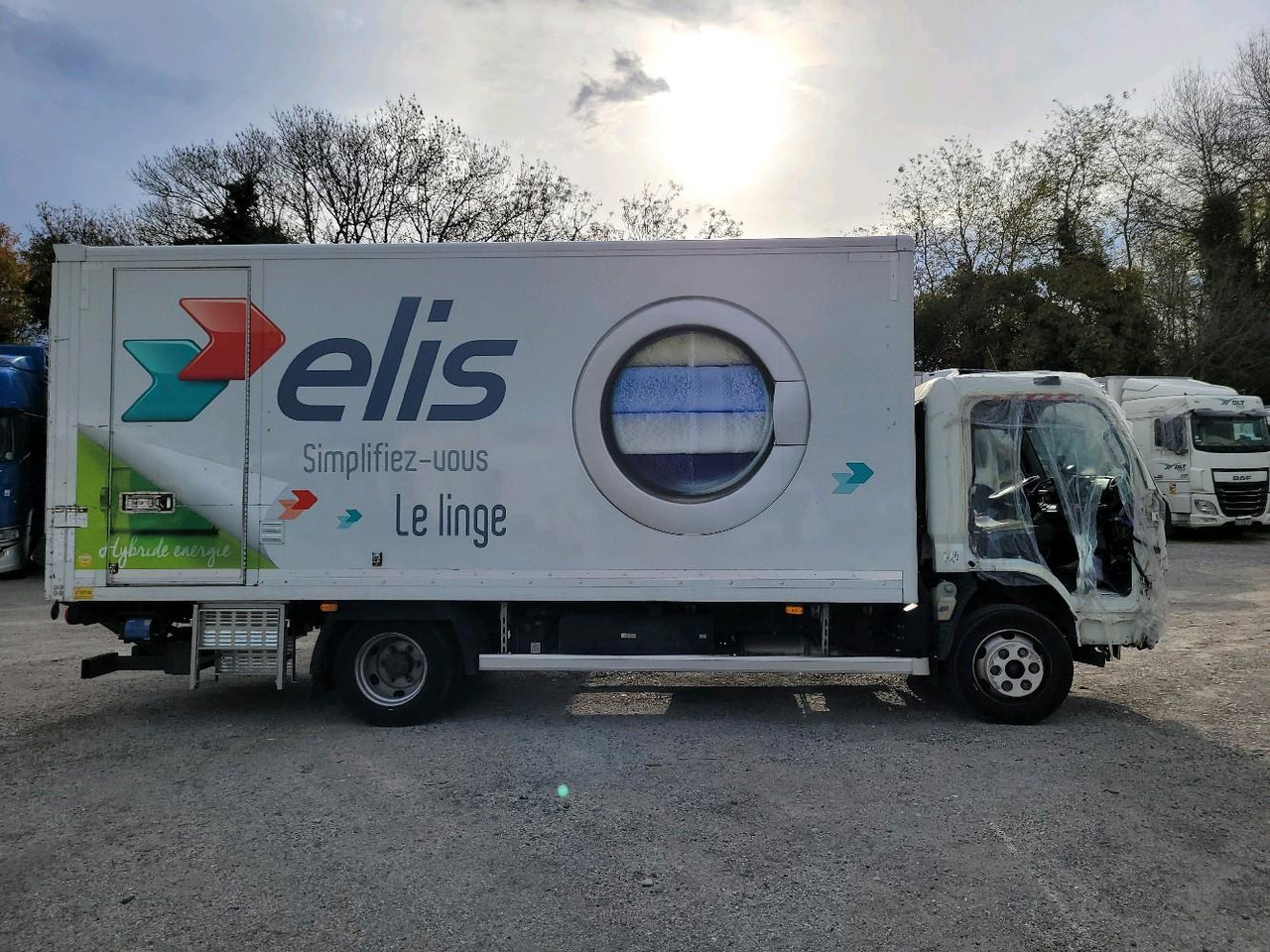 FUSO CANTER 7C15 - Camión caja cerrada: foto 3 FUSO CANTER 7C15 - Camión caja cerrada: foto 3