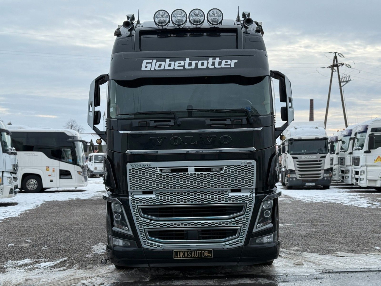 Volvo FH16 660 HP XL TANDEM 6x2 LIMITED EDITION - Camión caja cerrada: foto 2 Volvo FH16 660 HP XL TANDEM 6x2 LIMITED EDITION - Camión caja cerrada: foto 2