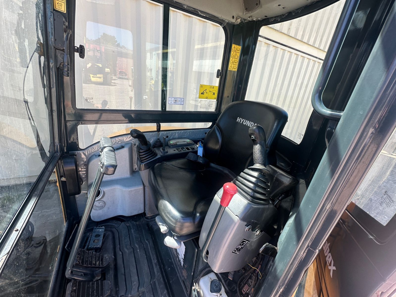 Miniexcavadora Hyundai Robex25Z-9AK / 2018 BJ / 2.962 H / 2.580 KG: foto 12 Miniexcavadora Hyundai Robex25Z-9AK / 2018 BJ / 2.962 H / 2.580 KG: foto 12