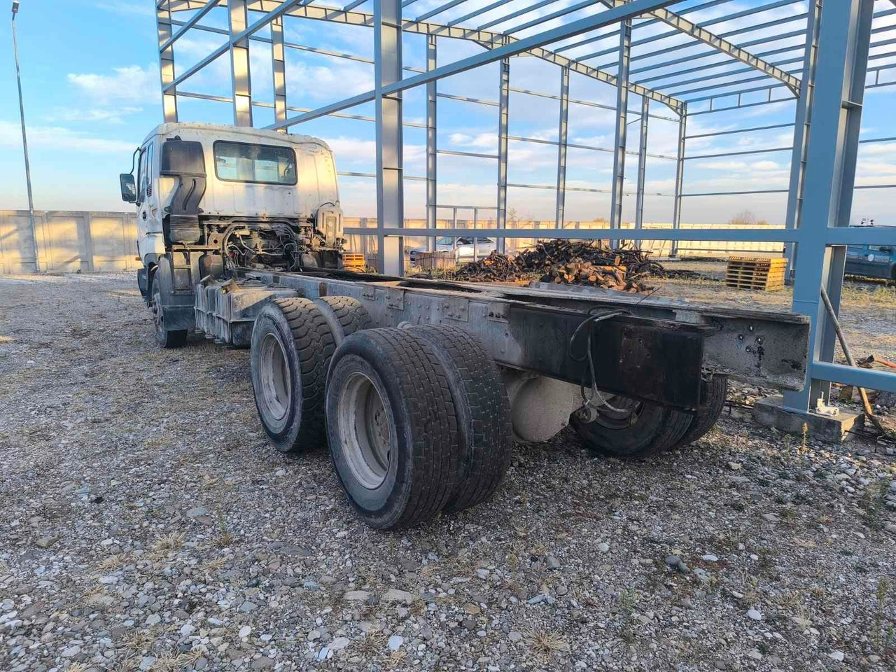 Isuzu 2.8 CXZ 81 - Camión chasis: foto 4 Isuzu 2.8 CXZ 81 - Camión chasis: foto 4