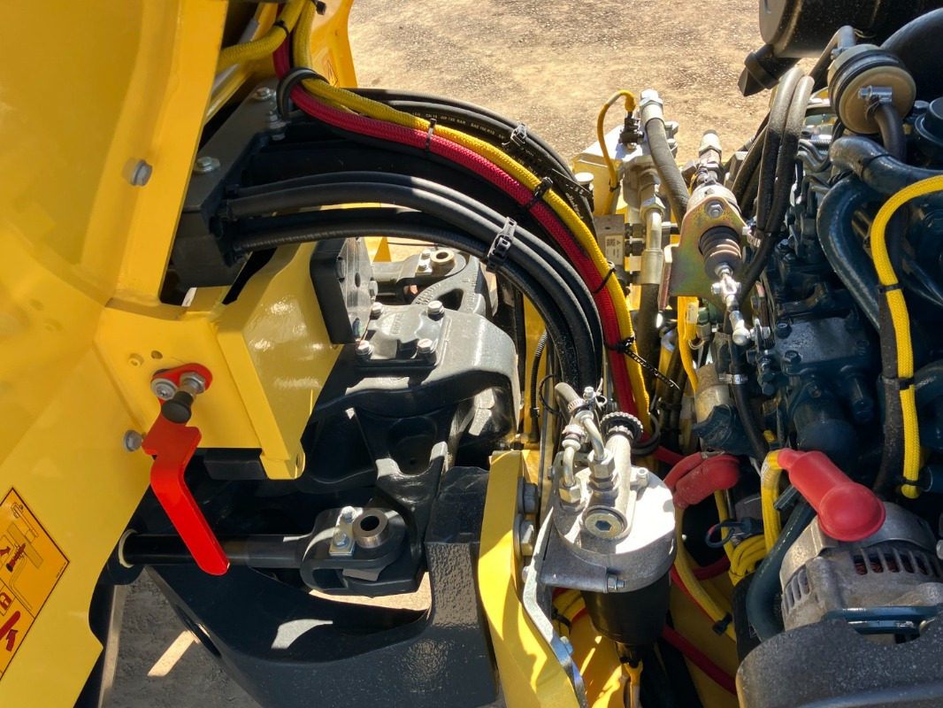 BOMAG DE BW 151 AD-50 Stage IIIa/Tier 4i - Apisonadora de asfalto: foto 5 BOMAG DE BW 151 AD-50 Stage IIIa/Tier 4i - Apisonadora de asfalto: foto 5