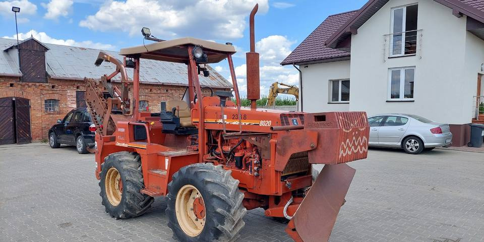 Koparka łańcuchowa Ditch Witch 8020 85KM - Zanjadora: foto 2 Koparka łańcuchowa Ditch Witch 8020 85KM - Zanjadora: foto 2