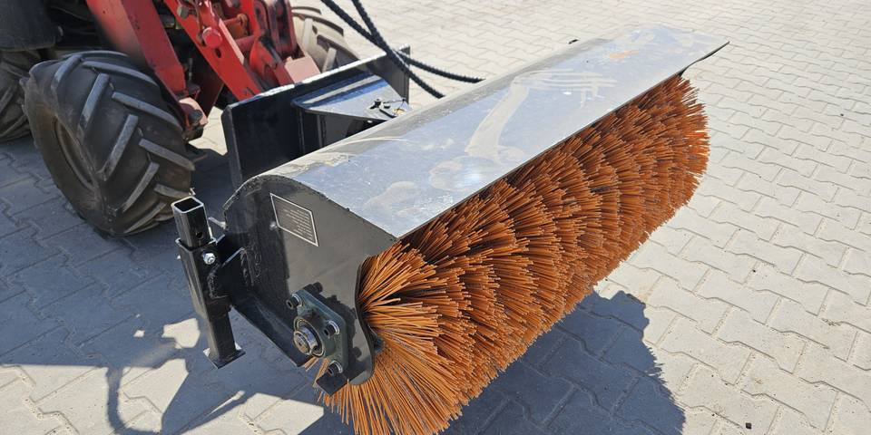Zamiatarka szczotka do miniładowarki Avant, Ditch Witch - Barredora industrial: foto 5 Zamiatarka szczotka do miniładowarki Avant, Ditch Witch - Barredora industrial: foto 5