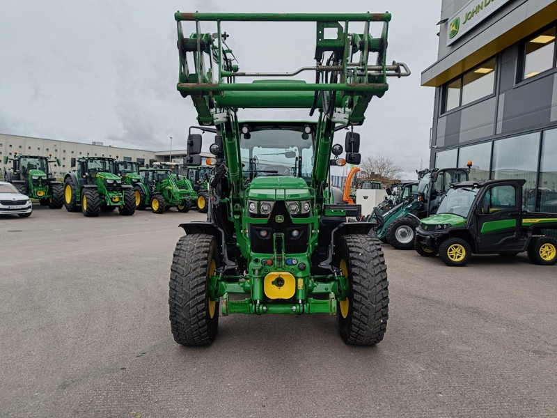 John Deere 6115 RC - Tractor: foto 2 John Deere 6115 RC - Tractor: foto 2