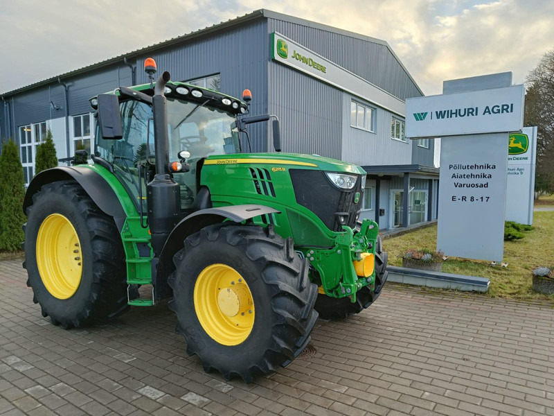John Deere 6215R - Tractor: foto 1 John Deere 6215R - Tractor: foto 1