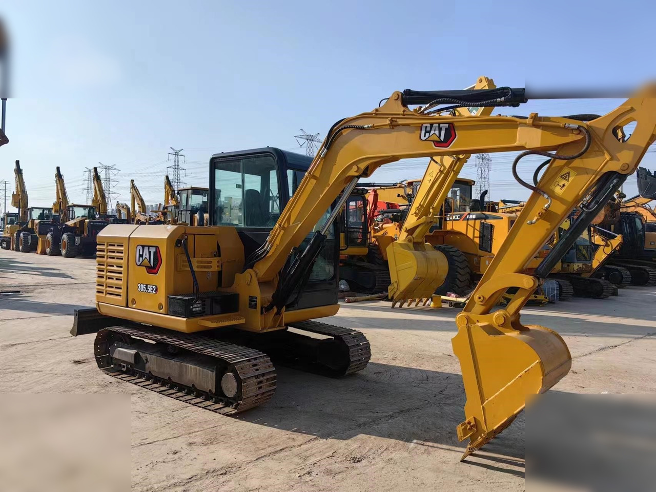 CATERPILLAR 305.5E2 - Miniexcavadora: foto 1 CATERPILLAR 305.5E2 - Miniexcavadora: foto 1