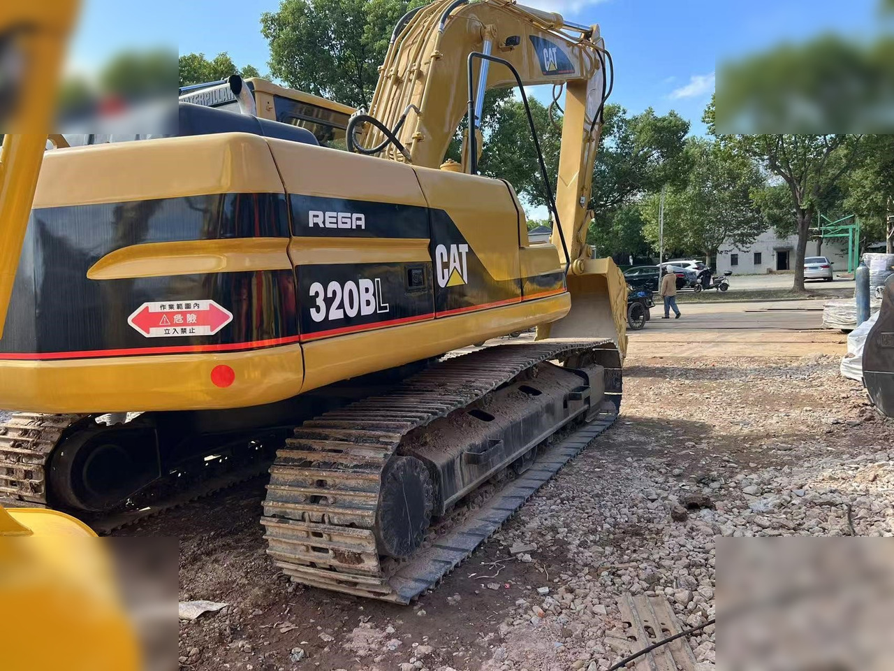 CATERPILLAR 320BL - Excavadora de cadenas: foto 3 CATERPILLAR 320BL - Excavadora de cadenas: foto 3