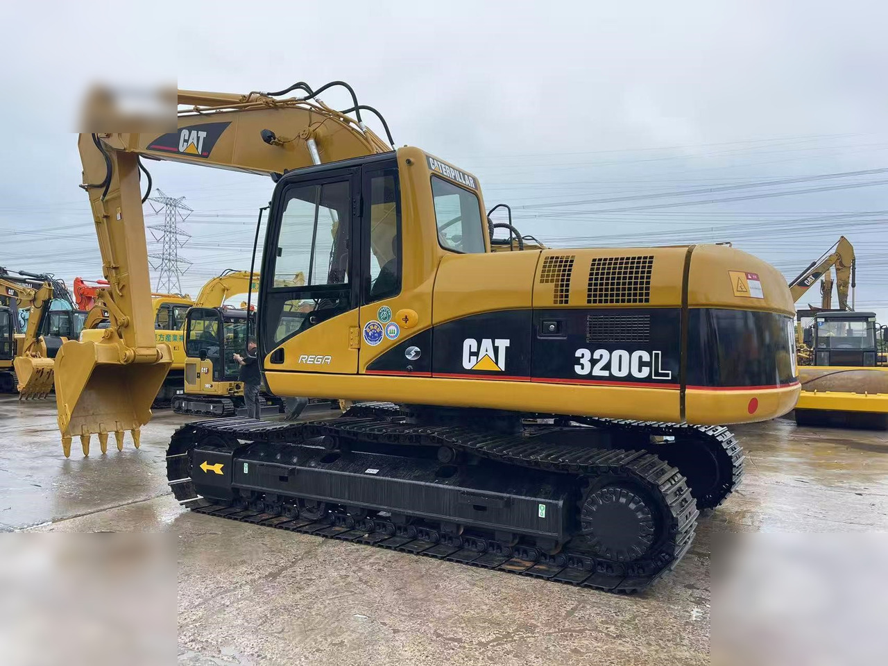 CATERPILLAR 320CL - Excavadora de cadenas: foto 2 CATERPILLAR 320CL - Excavadora de cadenas: foto 2