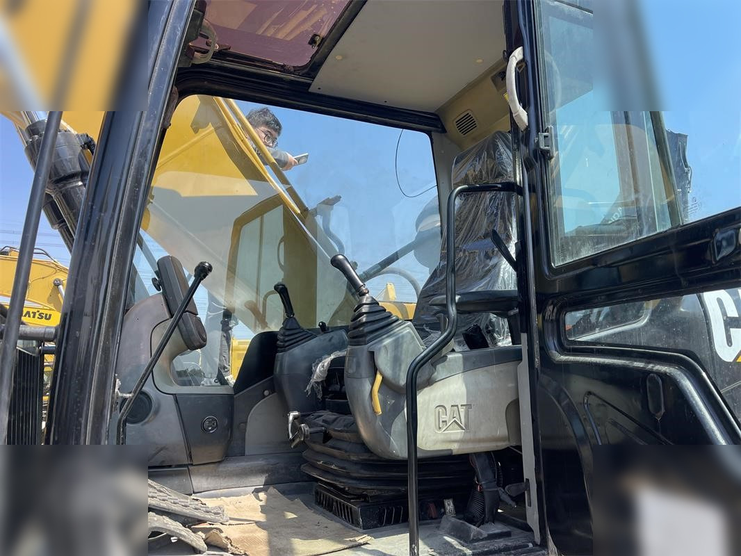 CATERPILLAR 320D2 - Excavadora de cadenas: foto 5 CATERPILLAR 320D2 - Excavadora de cadenas: foto 5