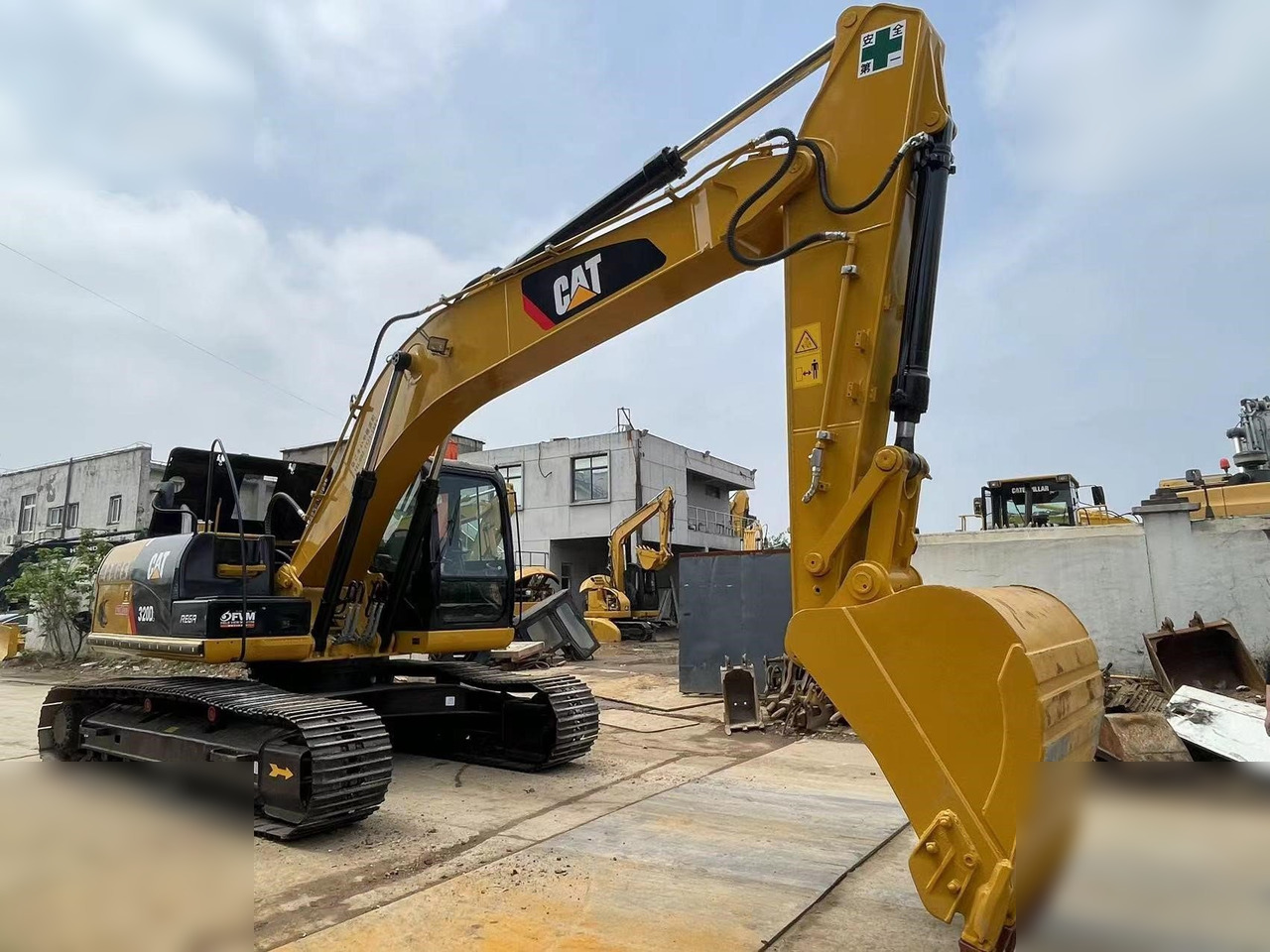 CATERPILLAR 320DL - Excavadora de cadenas: foto 2 CATERPILLAR 320DL - Excavadora de cadenas: foto 2