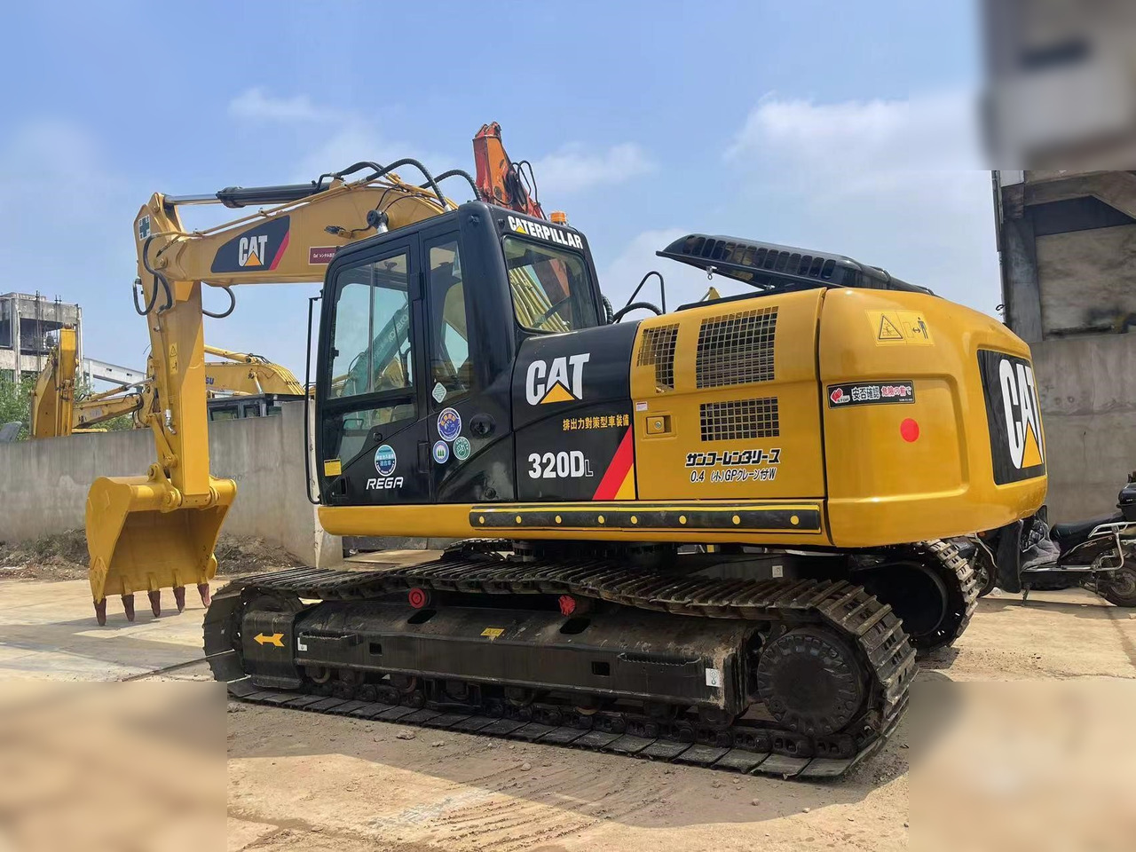 CATERPILLAR 320DL - Excavadora de cadenas: foto 2 CATERPILLAR 320DL - Excavadora de cadenas: foto 2