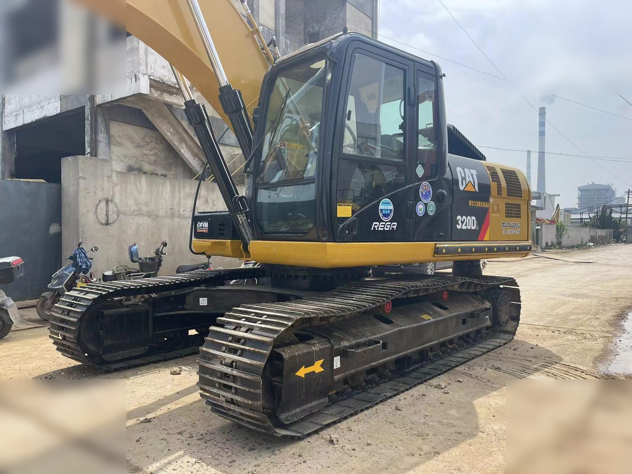 CATERPILLAR 320DL - Excavadora de cadenas: foto 3 CATERPILLAR 320DL - Excavadora de cadenas: foto 3