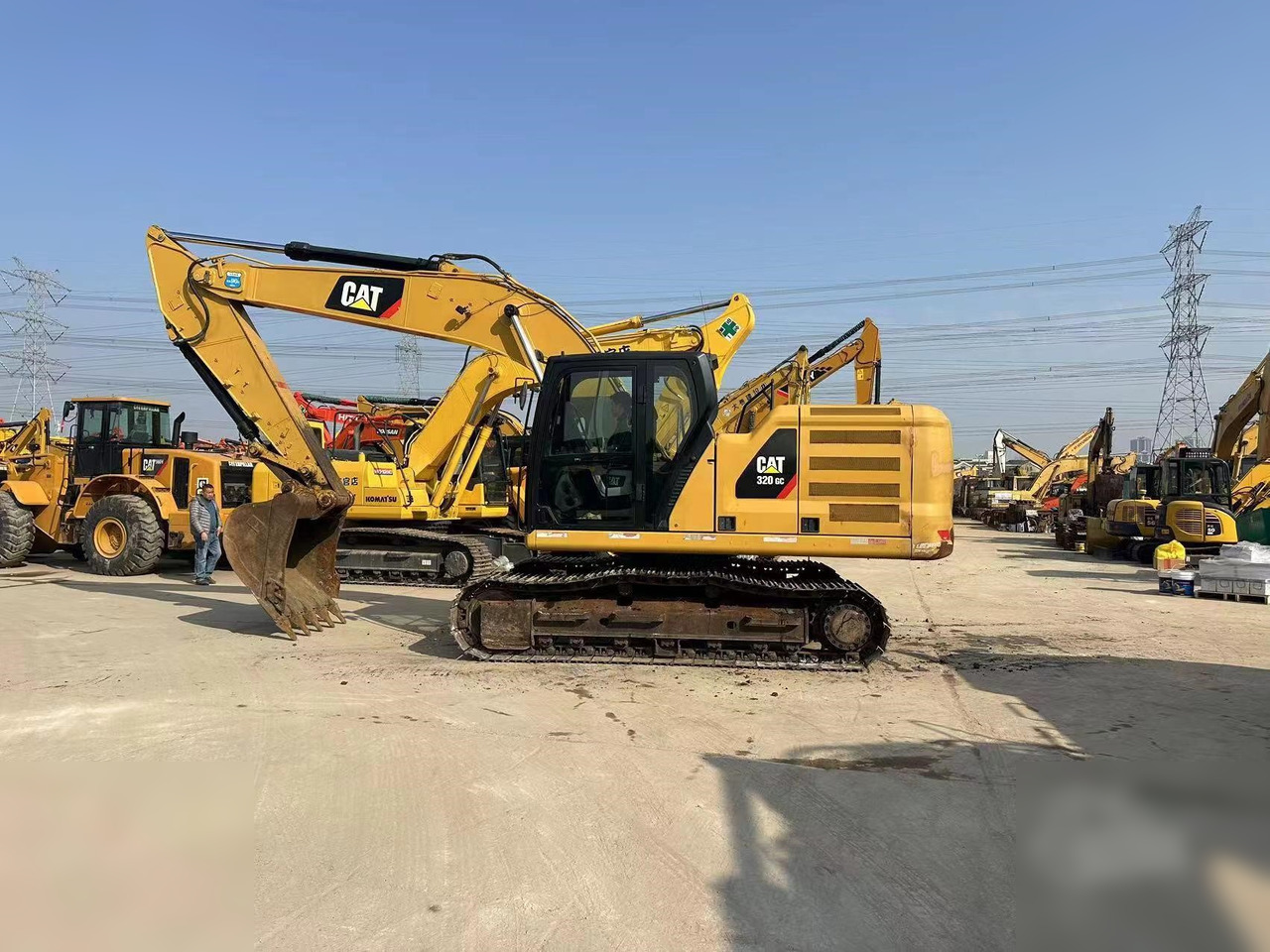 CATERPILLAR 320GC - Excavadora de cadenas: foto 2 CATERPILLAR 320GC - Excavadora de cadenas: foto 2