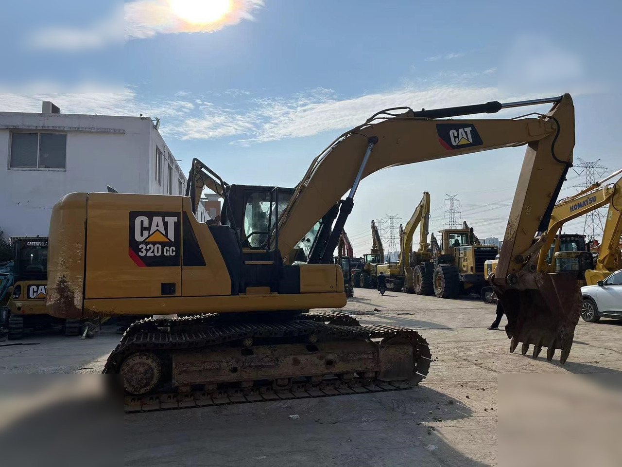 CATERPILLAR 320GC - Excavadora de cadenas: foto 2 CATERPILLAR 320GC - Excavadora de cadenas: foto 2