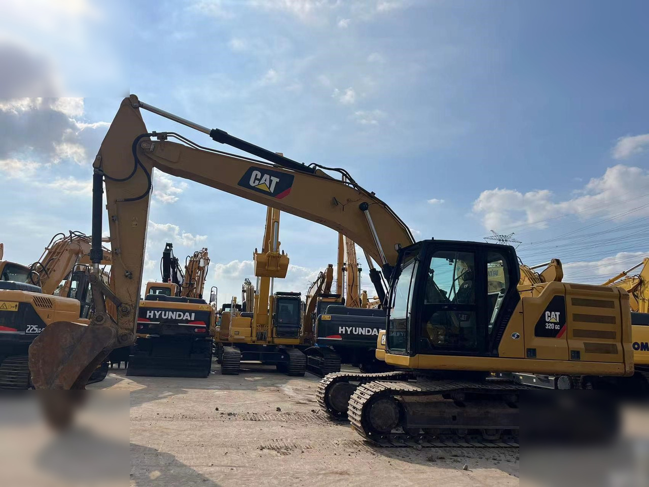 CATERPILLAR 320GC - Excavadora de cadenas: foto 1 CATERPILLAR 320GC - Excavadora de cadenas: foto 1