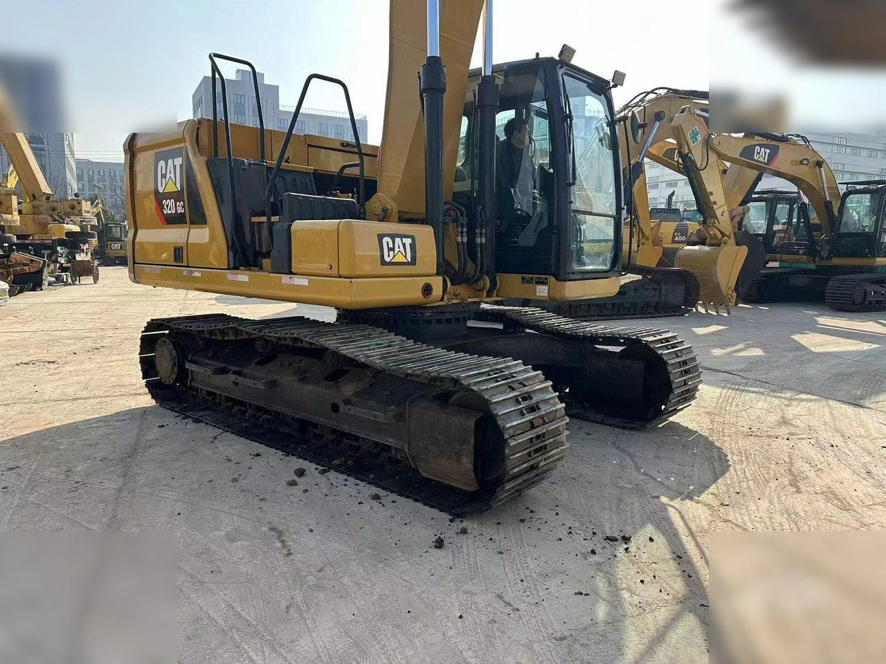 CATERPILLAR 320GC - Excavadora de cadenas: foto 3 CATERPILLAR 320GC - Excavadora de cadenas: foto 3