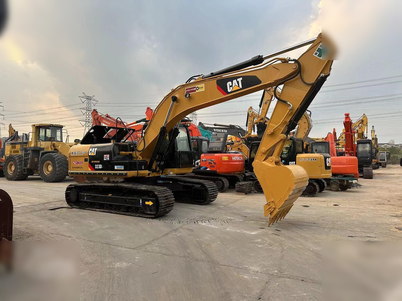 CATERPILLAR 323DL - Excavadora de cadenas: foto 1 CATERPILLAR 323DL - Excavadora de cadenas: foto 1