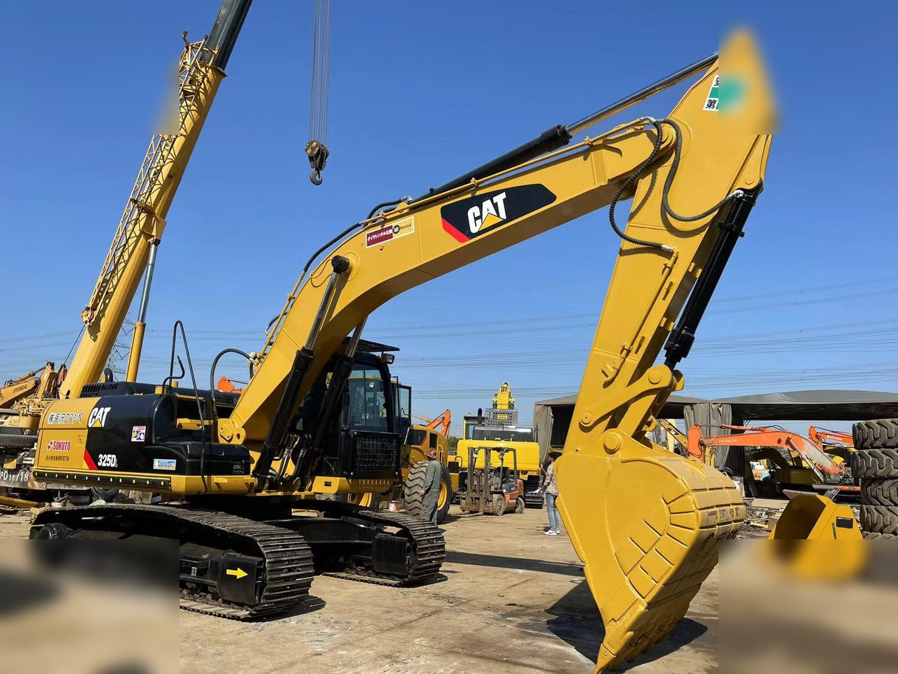 CATERPILLAR 325DL - Excavadora de cadenas: foto 3 CATERPILLAR 325DL - Excavadora de cadenas: foto 3