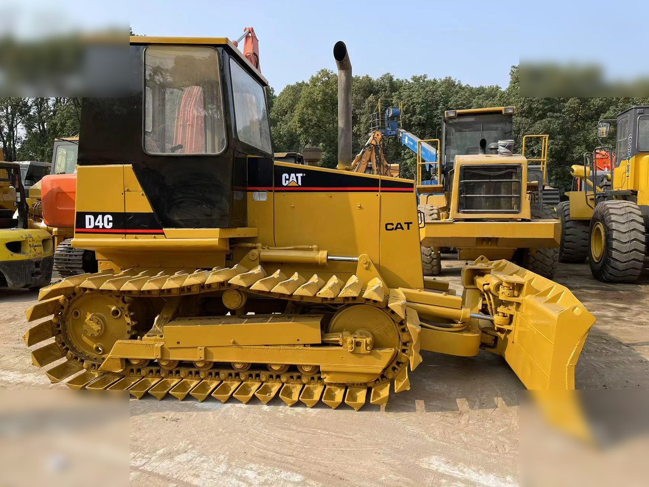 CATERPILLAR D4C - Bulldozer: foto 3 CATERPILLAR D4C - Bulldozer: foto 3