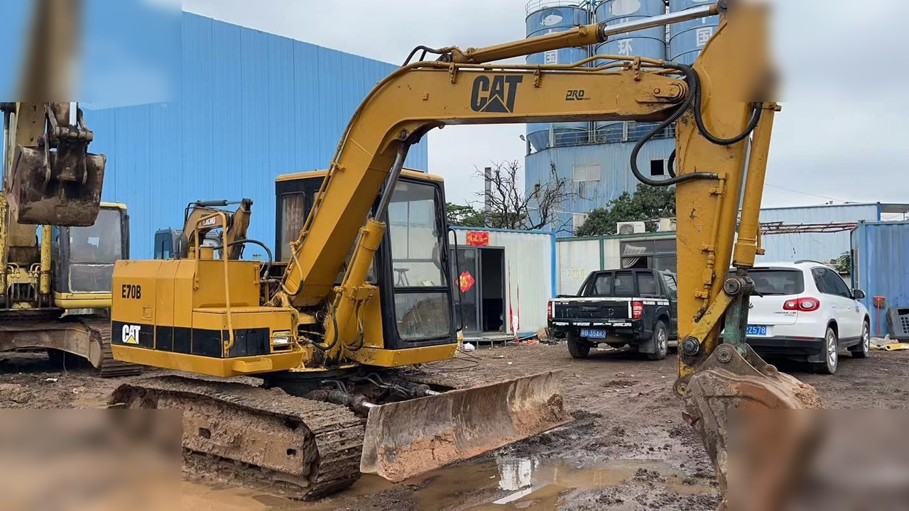 CATERPILLAR E70B - Excavadora de cadenas: foto 1 CATERPILLAR E70B - Excavadora de cadenas: foto 1