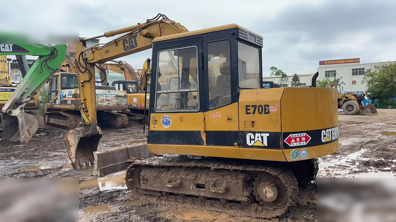 CATERPILLAR E70B - Excavadora de cadenas: foto 2 CATERPILLAR E70B - Excavadora de cadenas: foto 2